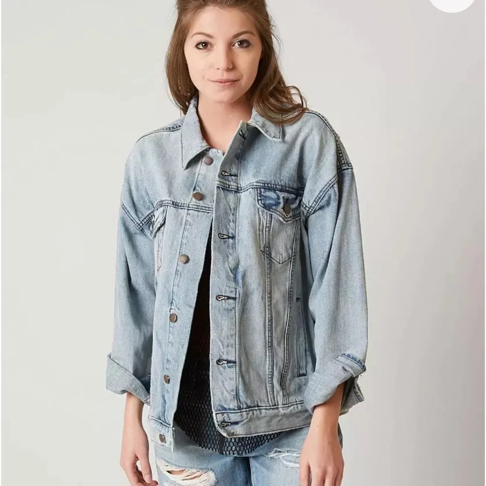 Free People Denim Trucker Jacket Button Front Womens XS Washed Blue